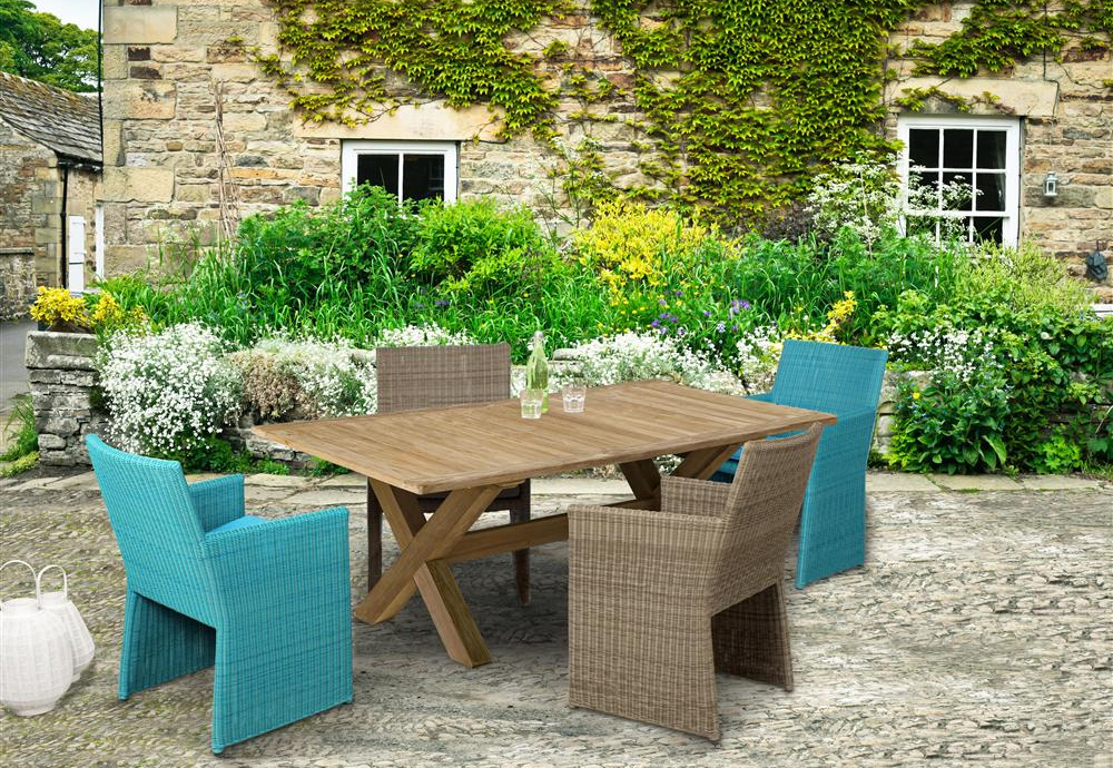 Sedie e tavolo in teak riciclato